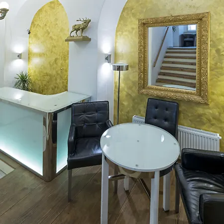 U Zlateho Jelena Πράγα