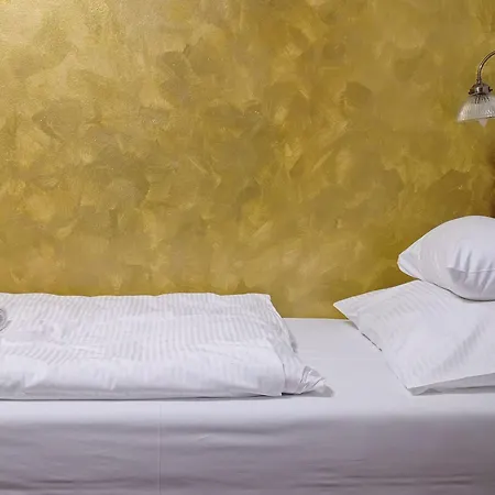 U Zlateho Jelena Πράγα