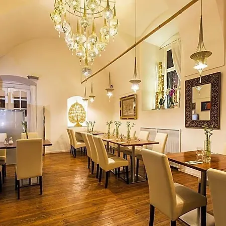 Hotel U Zlateho Jelena 4*