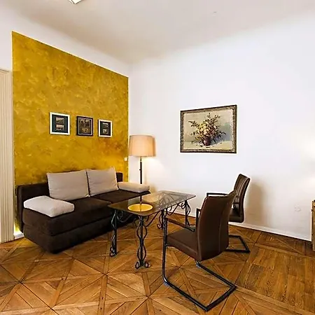 U Zlateho Jelena 4* Praga