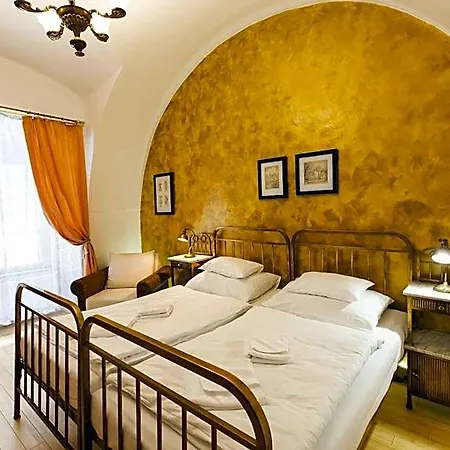 Hotel U Zlateho Jelena