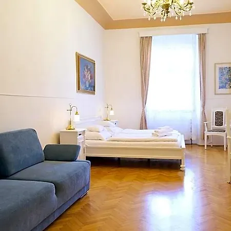 Hotel U Zlateho Jelena 4*