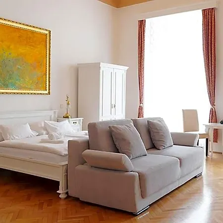 Hotel U Zlateho Jelena