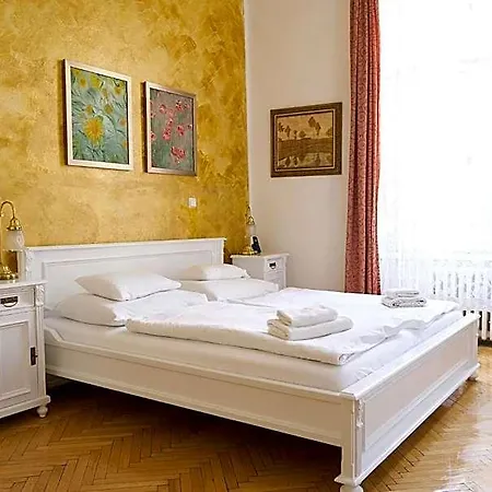 Hotel U Zlateho Jelena 4*