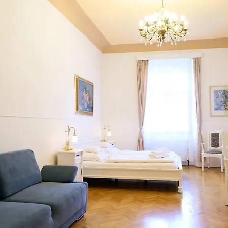 U Zlateho Jelena Hotel
