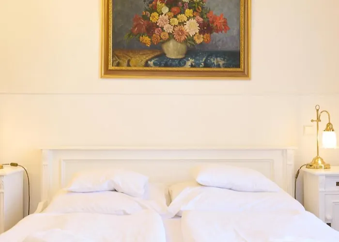 Hotel U Zlateho Jelena 4*