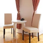 U Zlateho Jelena Hotel