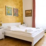 Hotel U Zlateho Jelena 4*