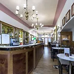 U Zlateho Jelena Hotel 4*