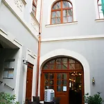Hotel U Zlateho Jelena 4*