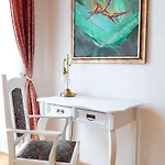 U Zlateho Jelena Hotel 4*