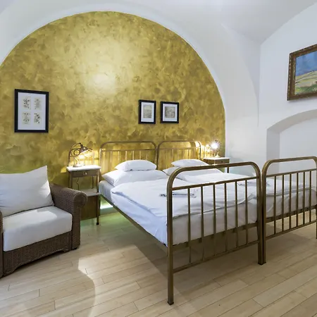 Hotel U Zlateho Jelena