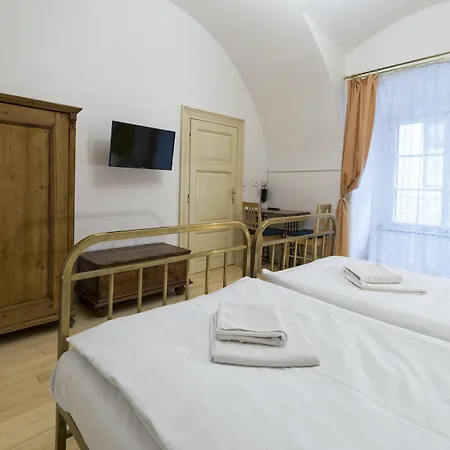 U Zlateho Jelena Hotel