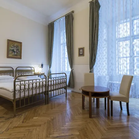 U Zlateho Jelena 4* Praga