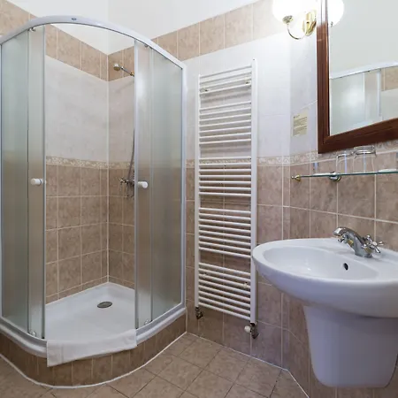 U Zlateho Jelena Hotel