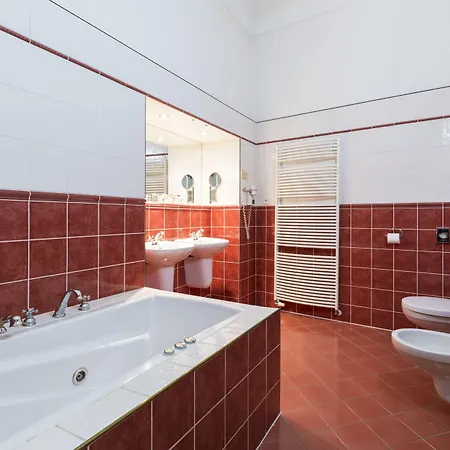 U Zlateho Jelena Hotel
