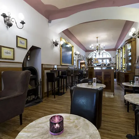 U Zlateho Jelena Hotel