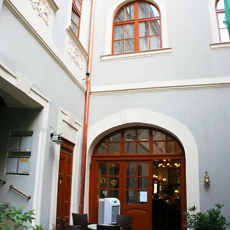 Hotel U Zlateho Jelena 4*