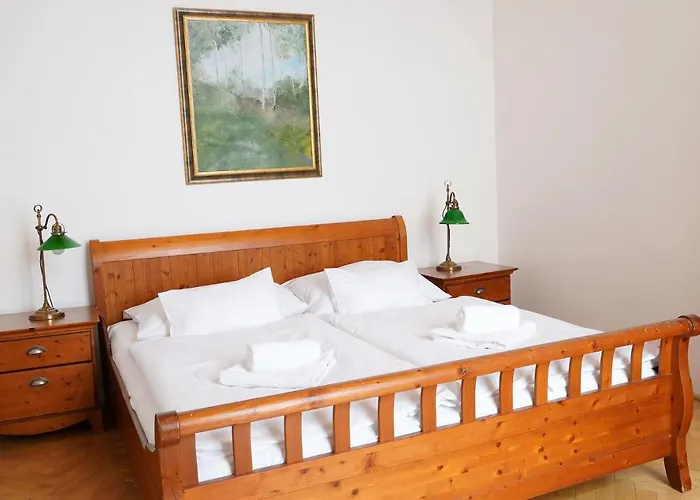 U Zlateho Jelena Hotel 4*