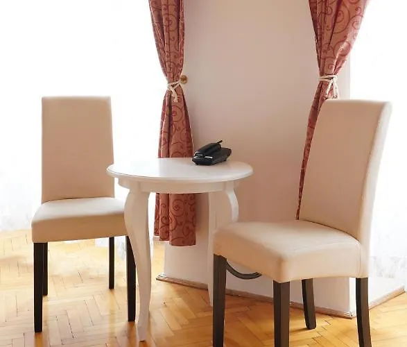 U Zlateho Jelena Hotel