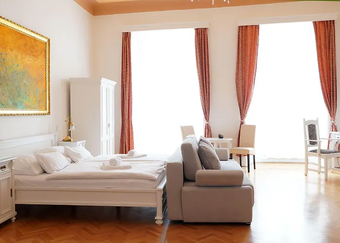 U Zlateho Jelena Hotel